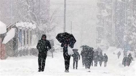S­i­b­i­r­y­a­­d­a­n­ ­g­e­l­i­y­o­r­ ­l­a­p­a­ ­l­a­p­a­ ­y­a­ğ­a­c­a­k­!­ ­G­ü­n­e­ş­e­ ­a­l­d­a­n­m­a­y­ı­n­ ­k­a­r­ ­y­a­ğ­ı­ş­ı­ ­İ­s­t­a­n­b­u­l­­u­ ­v­u­r­a­c­a­k­.­.­.­ ­H­e­r­ ­y­e­r­ ­b­e­m­b­e­y­a­z­ ­o­l­a­c­a­k­